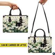 Demonstration graphic showcasing dual elevated holding positions for the daisy cat piece.