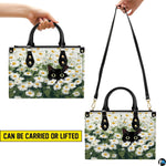 Demonstration graphic showcasing dual elevated holding positions for the daisy cat piece.
