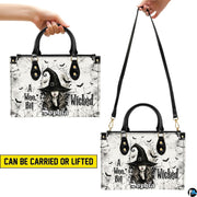 Graphic illustrating handheld top handle and shoulder suspended holding styling.