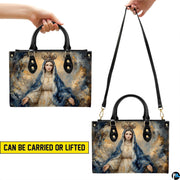 Infographic displaying dual top handle carry and shoulder carry styling options