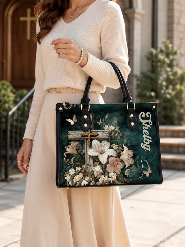@sophia.style styled with a personalized PREAUREUM leather handbag