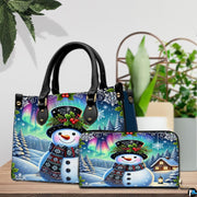 Infographic displaying hardware fixtures, carrying straps, and zipper detailing of Christmas handbag.